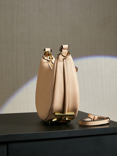 フェンディバッグ背面デザイン